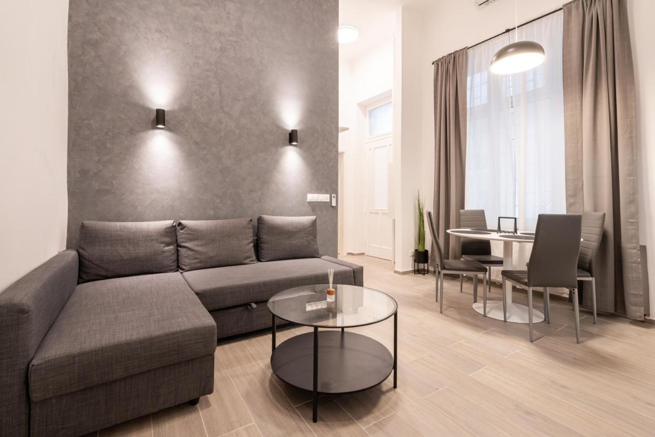K10 - Kazinczy Street Heritage Suite - Best Location By Bqa บูดาเปสต์ ภายนอก รูปภาพ