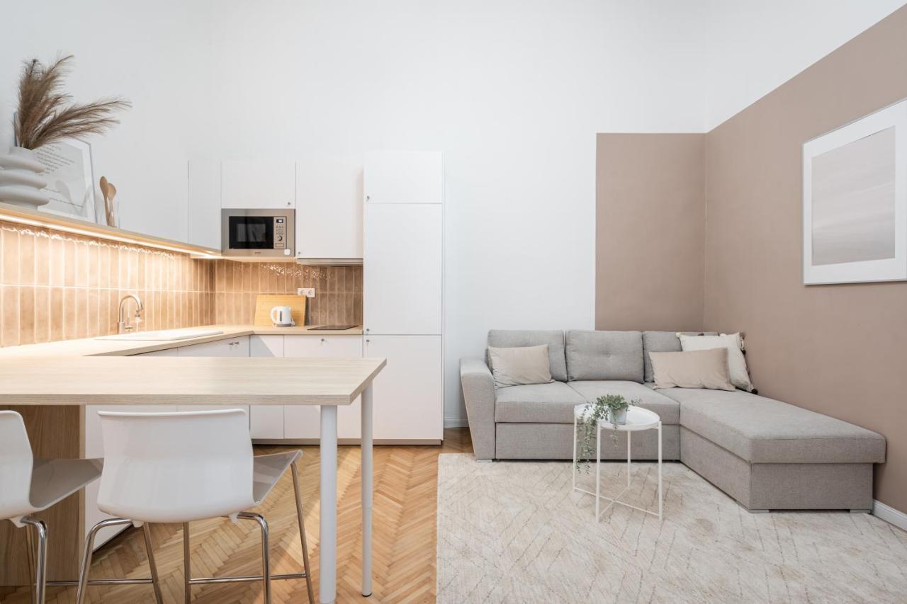 K10 - Kazinczy Street Heritage Suite - Best Location By Bqa บูดาเปสต์ ภายนอก รูปภาพ